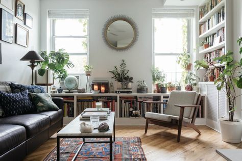 Couples First Apartment, Couple Apartment, Apartment Decorating For Couples, Couples Apartment, Apartment Decorating Ideas, First Apartment Decorating, Brooklyn Apartment, Apartment Decoration, Small Apartment Decorating