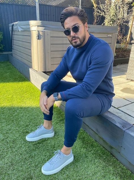 TOWIE’s Mario Falcone has been accused of a posting a picture of himself in Essex – when he was really out in Dubai. The 32-year-old star shared a picture of him sat in his garden in the UK but a video of him in the sunshine suggested he was actually abroad. An onlooker told the […] Mario Falcone, The Sunshine, When He, In Dubai, A Video, About Uk, Year Old, Dubai, Mario