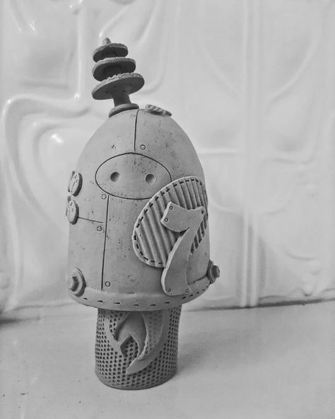 Robot sculpture Www.janellepetersonceramics.com #australianartist #australianceramics #pottery #handbuiltceramics #keramik #seramik #interiordesign #interiorstyling #artfulhome #curatedhome #handmade #timburton #darkfairytales #melbourneinteriors #sydneyinteriors #robots #characterdesign #childrensillustration #stories #automata #robotsculpture Astronaut Pottery, Handmade Robot, Robot Ceramic, Clay Robot, Kastelan Robot Conversion, Robot Sculpture, January 10, Australian Artists, Childrens Illustrations