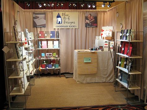 Craft Fair Booth Display, Craft Show Booths, Craft Show Booth, Craft Booth Display, Indoor Crafts, Vendor Displays, Fair Booth, Craft Fairs Booth, Art And Craft Shows