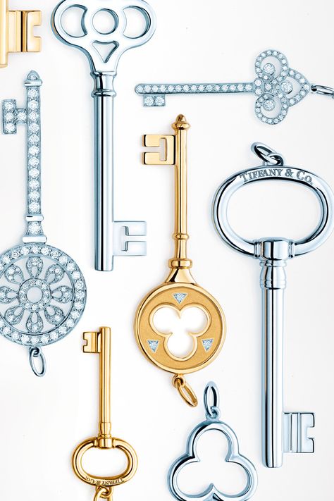 Pendants from the Tiffany Keys collection. #TiffanyPinterest Tiffany Key, Tiffany And Co Necklace, Tiffany Necklace, Trendy Jewerly, Tiffany Jewelry, Key To My Heart, Tiffany And Co, Pretty Shoes, Tiffany Blue