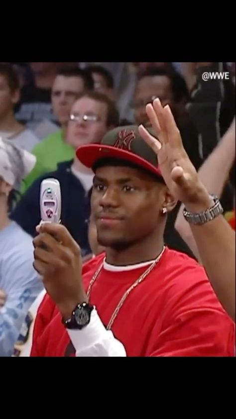 sportscenter on Instagram: LeBron in his rookie year was hype to get photos of Stone Cold on his flip phone. 🤣 (via @WWE) Lebron James Rookie, Lakers Wallpaper, Flip Phone, Flip Phones, Stone Cold, Time Flies, Nba Players, King James, Really Funny Pictures