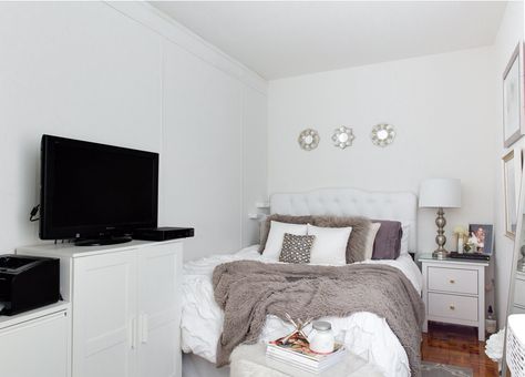 Chelsey swings the TV around when she needs, but otherwise, it stays flat against the wall for space. Double Bed Against Wall, Bedroom Ideas Bed Against Wall, Decorate Bed, Bedroom Ideas Bed, Bed Against Wall, Treehouse Bedroom, Traditional Glam, Faux Walls, Bed In Corner