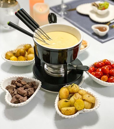 Raclette Party, Camping Food, Romantic Valentine, Hot Pot, Best Coffee, Travel Food, Dinner Party, Dates, Valentines Day