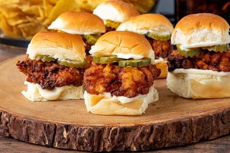 King's Hawaiian on Instagram: “#NationalHotSauceDay has us in the mood for spicy food! 🔥🌶️ Spice up your life with Nashville Hot Chicken Sliders, made with KING’S HAWAIIAN…” Nashville Hot Chicken Sliders, Hot Chicken Sliders, Hawaii Chicken, Hawaiian Roll Sandwiches, Pepperoni Pizza Bites, Dogs Recipes, Hawaiian Sweet Breads, Nashville Chicken, Dinners Ideas