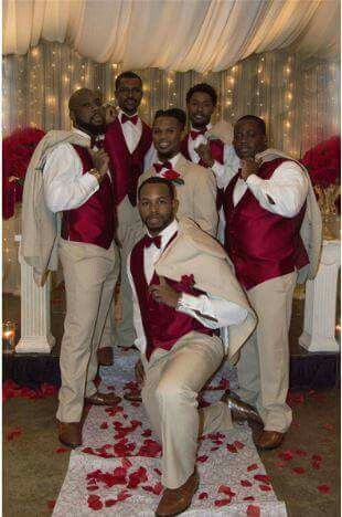 Groomsmen Pics - Red Champagne n White Wedding 15s Dress, Suits Men Red, Moana Quince, Champagne And Red Wedding, Groomsmen Colors, Chambelan Outfits, White Jeans For Men, Tuxedo Wedding Groomsmen, White Tuxedo Wedding