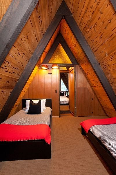 Lofted Ceiling, Dark Beams, Black Beams, Frame Bedroom, A-frame Interior, Frame Cabins, Bed Placement, Triangle House, Frame Interior