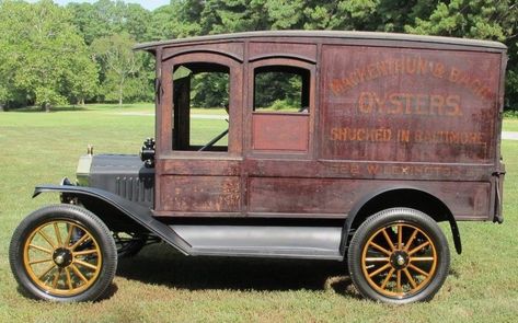 Chevy Trucks Older, Studebaker Trucks, Old Truck, Panel Truck, Antique Trucks, Ford Classic Cars, Abandoned Cars, Model T, Classic Cars Vintage