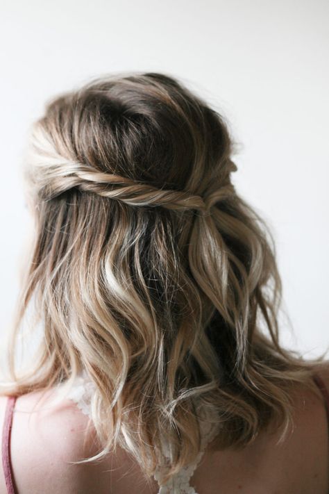 Simple Twist Hairdo in Three Easy Steps - Say Yes Up Hairdos, Half Up Half Down Hair Prom, Vevey, Peinados Fáciles Para Cabello Corto, Penteado Cabelo Curto, Half Up Half Down Hair, Half Up Hair, Twist Hairstyles, Half Up Half Down