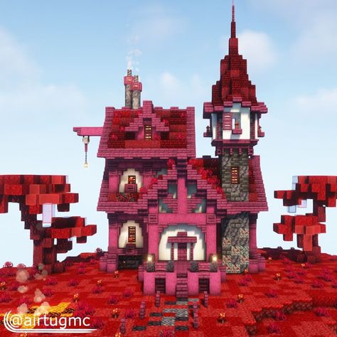 Minecraft House Crimson Wood, Crimson Minecraft House, Minecraft Crimson Build, Crimson Wood House Minecraft, Red Minecraft Builds, Red House Minecraft, Red Minecraft House, Wonderland Minecraft, Minecraft Gothic House