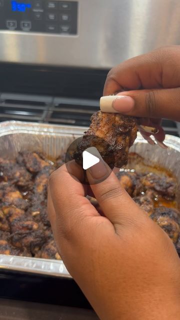 Charlae Toone Capers on Instagram: "Honey jerk wings🤤 MERRY CHRISTMAS EVERYONE! 🎄🎅🏾🫶🏾 #fyp #mochaaskitchen #fypシ #food #wings #cateringservice #jerkwings #honeyjerk #tiktok #reels" Jerk Chicken Wings, Cabbage Recipes Healthy, Jerk Chicken Recipe, Baked Bbq Chicken, Jamaican Dishes, Chicken Meals, Jerk Chicken, Homemade Dinner, Jamaican Recipes