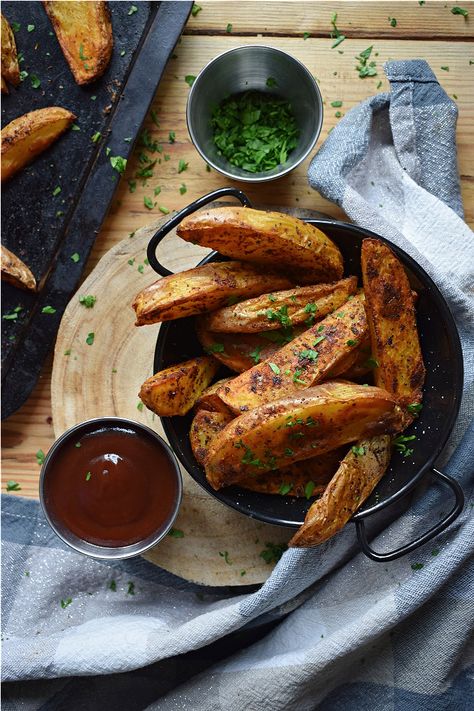 Paprika Spiced Potato Wedges - Julia's Cuisine Wedges Aesthetic, Paprika Spice, Best Side Dish, Potato Wedges Recipe, Sweet Potato Wedges, Burger And Fries, Potato Wedges, Best Side Dishes, Fried Potatoes