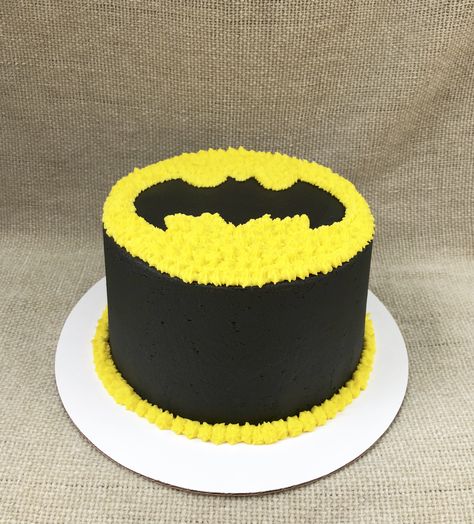 Batman Mini Cake, Simple Batman Cake, Easy Batman Cake, Cake Batman, Batman Cake Topper, Superhero Birthday Cake, Superhero Theme Party, Novelty Birthday Cakes, Batman Cake