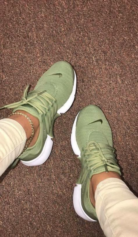 Olive Green Sneakers, Wallpaper Nike, Air Nike, Sneaker Nike, Nike Presto, Nike Air Shoes, Shoes Sneakers Nike, Adidas Running Shoes, Cute Nike Shoes