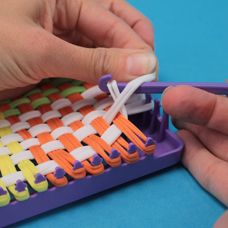 Potholder Loom, Weaving For Kids, Patchwork Diy, Weaving Loom Diy, Loom Craft, Weaving Loom Projects, Rigid Heddle Weaving, Cotton Craft, Potholder Patterns