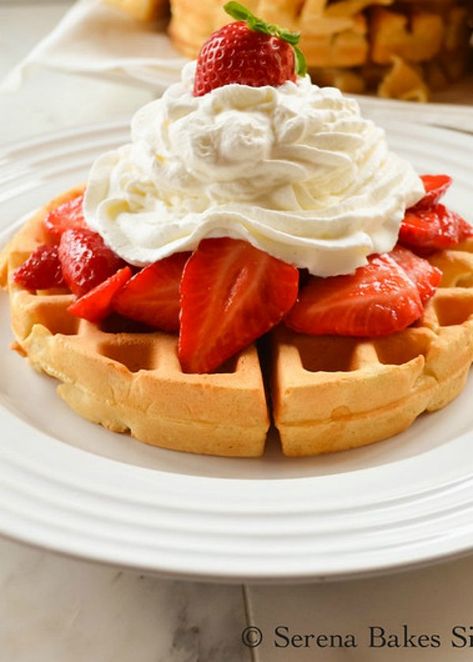 Waffles With Strawberries And Whip Cream, Strawberry Waffles Aesthetic, Waffles With Fruit, Easy Belgian Waffle Recipe, Waffles With Strawberries, Waffle Cone Recipe, Belgian Waffles Recipe, Sunday Morning Breakfast, Strawberry Waffles