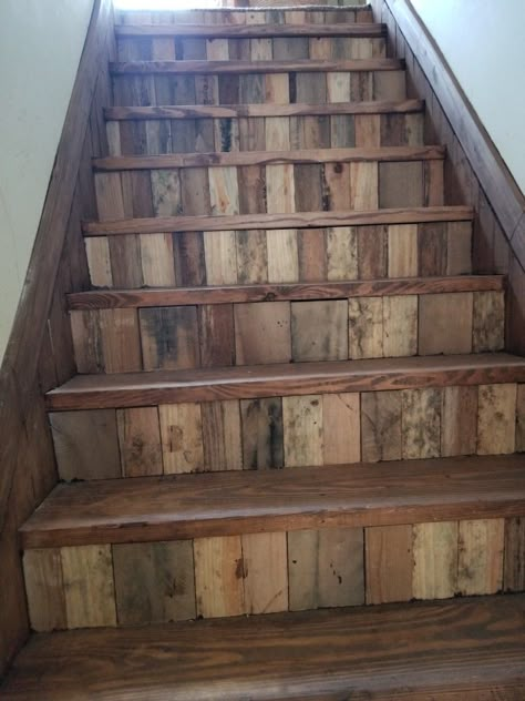 Colonial Stairs, Cable Railing Stairs, Stairs Victorian, Mediterranean Stairs, Craftsman Stairs, Victorian Stairs, Rustic Staircase, Rustic Stairs, Stairs Ideas