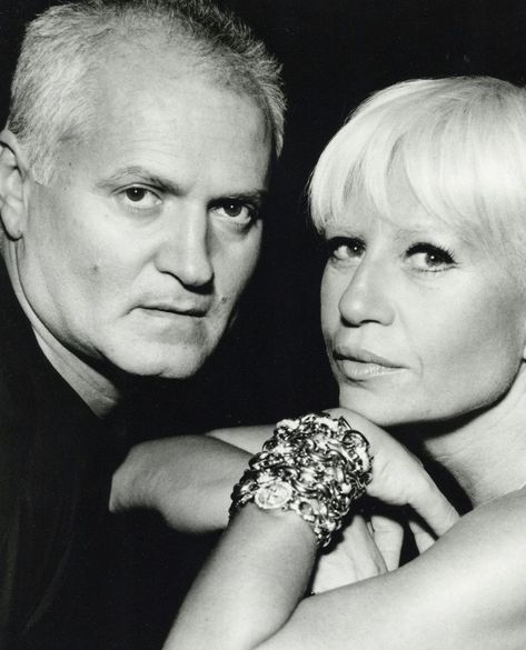 Donatella Versace 90s, Gianni And Donatella Versace, Famous Families, Versace 90s, Vintage Editorials, Versace Fashion, Atelier Versace, Donatella Versace, Fashion People