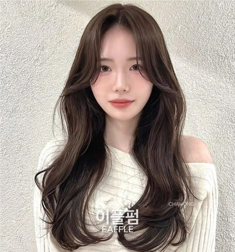 Korean Long Hairstyle, Korean Hairstyle Ideas, Long Hairstyle Ideas, Hairstyle Ideas Easy, Haircut Inspo, Hair Style Korea, Hair Inspiration Long, Layered Haircuts For Medium Hair, Long Hairstyle