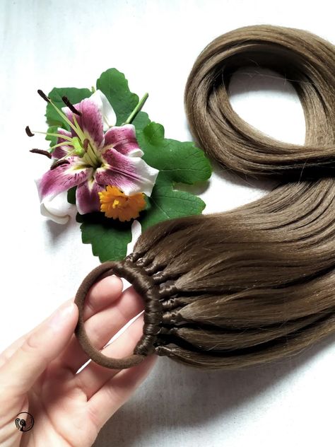 hair strand loss Summer Hairdos, Brown Haired Girl, Brown Ponytail, Ponytail Wigs, Hair Content, Hair Rubber, Hair Rubber Bands, Dreadlock Extensions, Homemade Hair Products