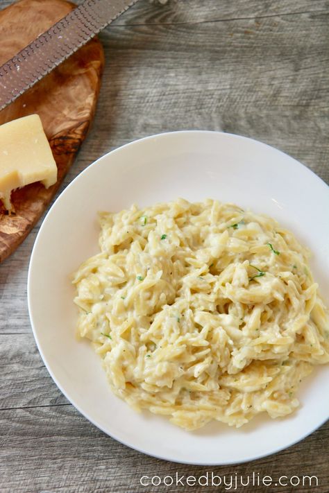 Orzo Recipes Side, Garlic Orzo, Cheesy Orzo, Parmesan Orzo, Creamy Orzo, Orzo Recipe, Orzo Recipes, Easy Cheesy, Food Articles