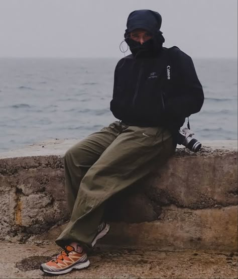 Hiking Street Style, Balance Outfit, Hiking Fits, Streetwear Ideas, Streetwear Outfit Ideas, New Balance Outfit, Streetwear Inspiration, Mens Outdoor Clothing, Baggy Clothes