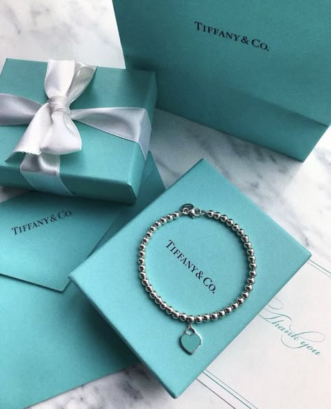 Colar Tiffany E Co, Girly Bracelets, Tiffany And Co Bracelet, Bday Wish List, Tiffany And Co Jewelry, Tiffany Bracelets, Jewellery Packaging, Tiffany Jewelry, Nessa Barrett