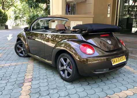 VW Beetle Cabriolet in Marrakesh brown Brown Beetle Car, Brown Volkswagen Beetle, Vw Beetle Convertible, Volkswagen Beetle Convertible, Vw New Beetle, Volkswagen New Beetle, Car Deco, Beetle Car, The Beetle