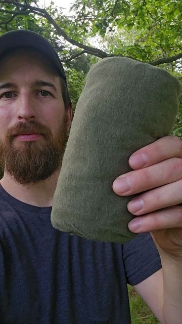 Ranger Roll, Upcycle Clothes Diy, How To Make Fire, Bushcraft Camping, Hiking Backpacking, Survival Techniques, Camping Outdoors, Clothes Diy, Folding Clothes