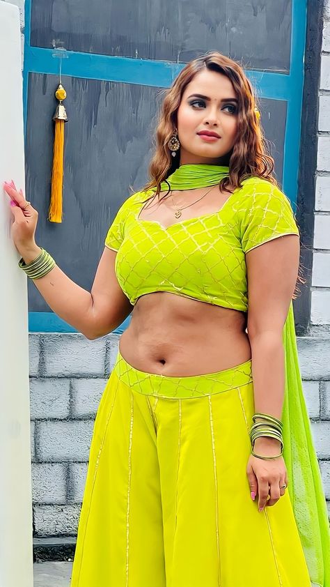 Navel Hot, Bhojpuri Actress, Saree Navel, Arabian Beauty Women, Beautiful Lady, Beauty Photos, Music Concert, Beautiful Smile Women, Concert Posters