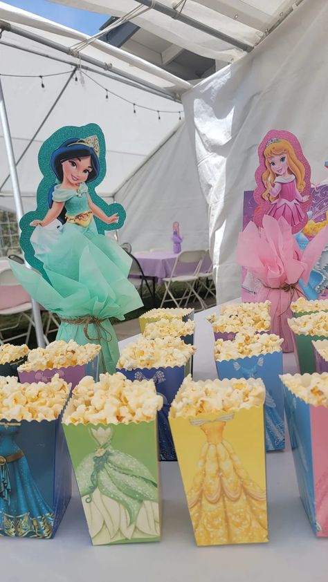 Disney Princess Party Desserts, Disney Princess Treats, Princess Candy Bags, Disney Princess Dessert Table, Disney Princess Birthday Party Food, Princess Party Food Ideas, Popcorn Display, Princess Treats, Princess Popcorn