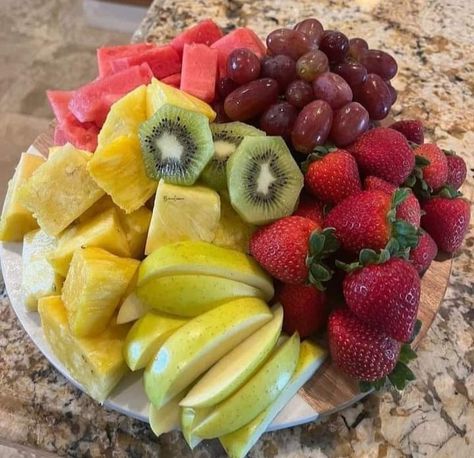 Holiday Fits, Fruit Platter Designs, Bakery Foods, Birthday Picnic, Tropical Food, Makeup Wishlist, Healthy Food Dishes, Healthy Food Motivation, Healthy Lifestyle Food