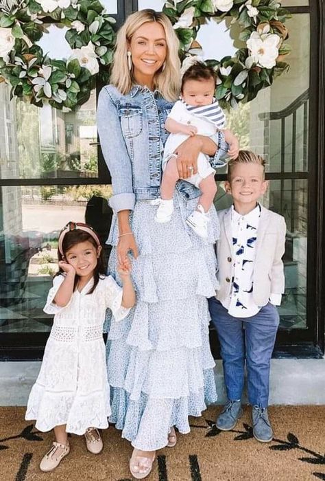 Easter Family Pictures, Destiny Thompson, Summer Family Pictures, Elegant Evening Wear, Summer Family Photos, Family Picture Outfits, Mommy Daughter, Women Fashion Edgy, Trendy Dress