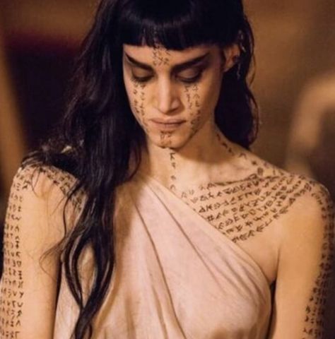 Ahmanet The Mummy, The Mummy Actress, The Mummy Film, God Of Chaos, Egyptian Dress, Name In Japanese, Mummy Movie, Mummy Costume, Monster Makeup