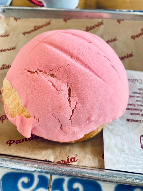 These are absolute the best Conchas!! So soft. These are the only Conchas I'll eat. Pan Dulce, Food Stuff, Pretty Food, Ice Cream, Cream, Pink