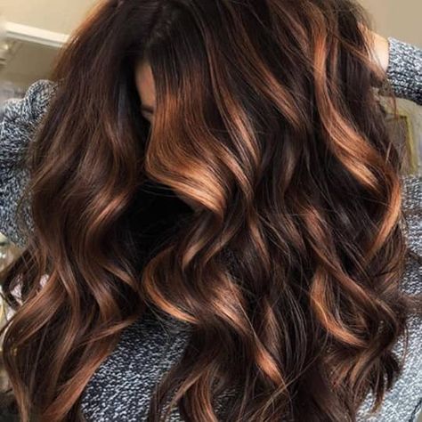 Everything You Need To Know About The Hair Ribboning Technique Winter Hair Colors, Rambut Brunette, Brown Hair Shades, Brown Ombre Hair, Chocolate Hair, Hair Color Light Brown, Brown Hair Balayage, Winter Hair Color, Trendy Hair Color