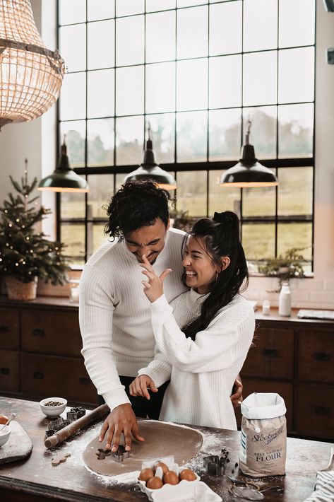 Couple Cooking Photography, Cute Couple In Kitchen, Christmas Baking Photoshoot Couple, Baking Couple Photoshoot, Christmas Shoot Couple, Couples Baking Together, Couple Kitchen Photoshoot, Christmas Baking Photoshoot, Christmas Card Photo Couple