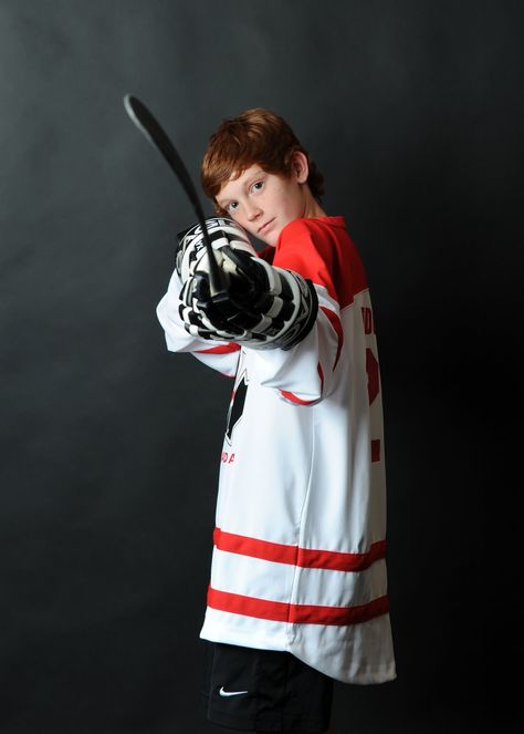 Hockey Photoshoot, Hockey Portraits, Hockey Poses, Hockey Team Photos, Photoshoot Ideas Kids, Laughter Photography, Hockey Family, Hockey Photos, Hockey Kids