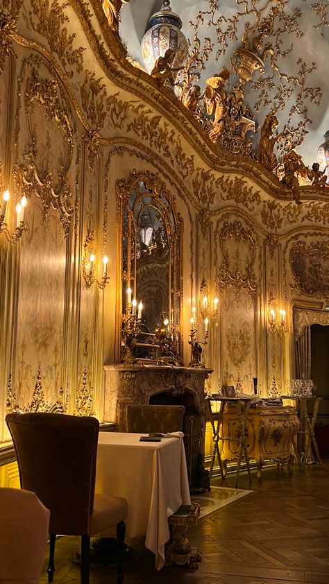 Turandot restaurant Fairytale Restaurant, Black And Gold Restaurant, Fancy Restaurant Exterior, Elegant Restaurant Interior Design, Golden Restaurant, Fancy Restaurant Aesthetic, High Class Restaurant, Future Restaurant, Maid Cafe