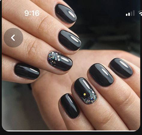 Black Nails With Glitter Cuticle, Black Nail Designs Matte And Gloss, Black Winter Nails Short, Black Base Nails, Cute Colourful Nails, Black Nails Gold Glitter, Dark Grey Nails With Design, Black Dip Powder Nails Short, Black Dip Nails Ideas