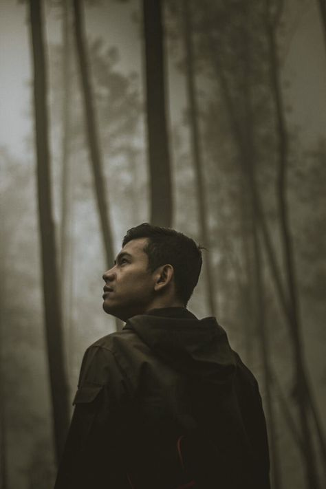 Moody Forest Photography, Forest Poses Men, Male Fall Photoshoot, Dark Photoshoot Ideas Men, Forest Photoshoot Men, Nature Photoshoot Men, Forest Portrait Photography, Fog Photoshoot, Man In Forest