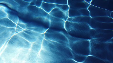 6 Tipps zum richtig Wasser trinken Swimming Pool Water, Blue Inspiration, Free Art Prints, Metal Words, Abstract Images, Pool Water, Hd Picture, Textured Wallpaper, Abstract Wallpaper