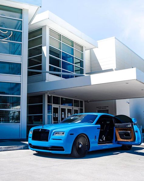 Blue Rolls Royce, Rolls Royce Logo, Rolls Royce Ghost Black, Aesthetic Car Accessories, Rolls Royce Wallpaper, Tokyo Drift Cars, Hd Photography, Rolls Royce Motor Cars, Rolls Royce Cullinan