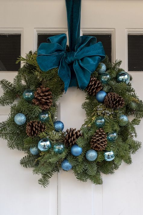 Christmas Wreath Blue, Teal Christmas Wreath, Diy Christmas Bulbs, Teal Wreath, Christmas Turquoise, Turquoise Wreath, Homemade Christmas Wreaths, Teal Christmas, Diy Christmas Decorations For Home