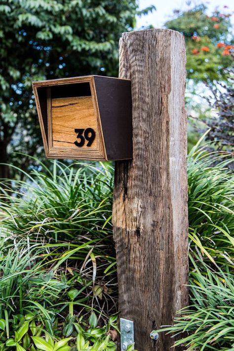 Rustic Letterbox, Entrance Ideas Entryway, Rustic Mailboxes, Letter Box Design, Fancy Fence, Beach House Garden, Diy Mailbox, Landscape Accessories, Australian Native Garden