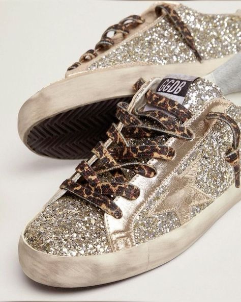 Golden Goose Glitter, High Tops Outfit, Golden Goose Outfit, Cold Weather Shoes, Classy Shoes, Hype Shoes, Golden Goose Shoes, Swag Shoes, Sneakers Outfit