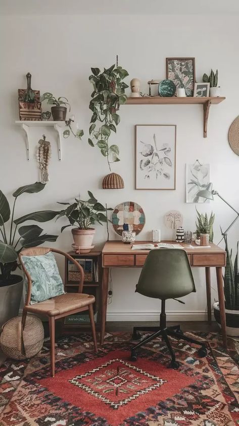 Office Ideas Vintage, Bedroom Office Combo, Bohemian Office, Boho Home Decor Ideas, Bohemian Decor Inspiration, Live Edge Desk, Eclectic Lighting, Traditional Shelves, Reclaimed Wood Desk