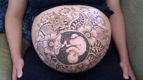 This picture is amazing!! Cool henna tattoo. Don't know the source, but it's so beautiful. Cool Henna, Belly Henna, Bump Painting, Pregnant Belly Painting, Belly Art, Birth Art, Belly Dancing Classes, Pregnancy Art, Henna Body Art