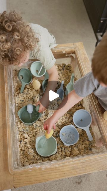 Kinetic Sand Storage, Sensory Table Ideas For Toddlers, Kinetic Sand Diy, Kinetic Sand Box, Sensory Table Ideas, Sand Diy, Diy Kinetic Sand, Moon Sand, Magic Sand