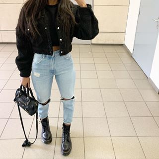 f670ef5d2d6bdf8f29450a970494dd64desc43992104ri Doc Martens Outfit, Outfit Jeans, Causual Outfits, Mode Inspo, Jeans Rock, Fall Fashion Outfits, Swag Outfits, Doc Martens, Winter Fashion Outfits